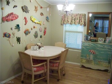 Dinette with FUN, tropical décor!!!