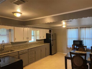 910 Log Cabin Rd, Ennis, TX 75119 - photo 4