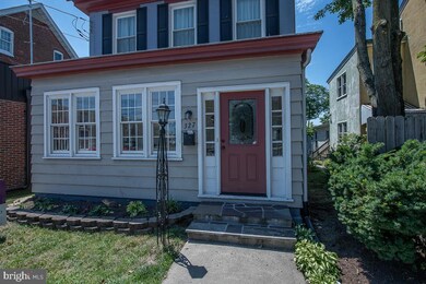 327 Main St, Pennsburg, PA 18073 - photo 2