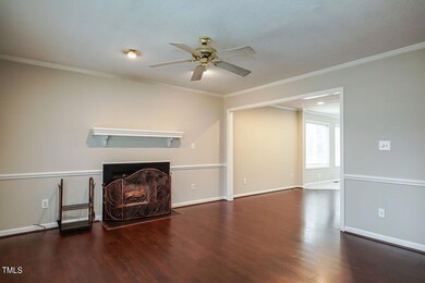 007-1280x960-family-room