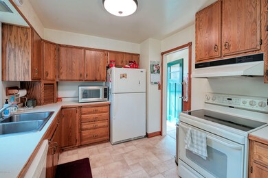 1125 S 9th St, Grand Forks, ND 58201 - photo 5