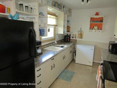 511 W Ash Ave, Glen Ullin, ND 58631 - photo 2