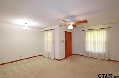 1015 1015 Guinn Dr, Tyler, TX 75701 - photo 4