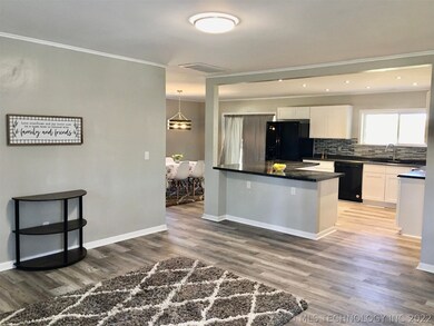 711 N Division St, Cleveland, OK 74020 - photo 2