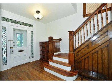 Entry/Foyer.