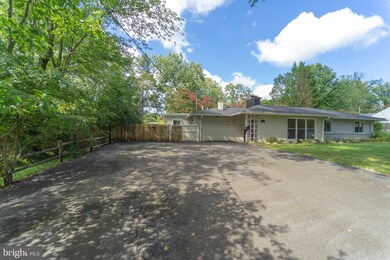 6714 Valley Brook Dr, Falls Church, VA 22042 - photo 3