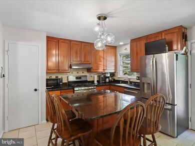 6206 Erman Ct, Burke, VA 22015 - photo 7