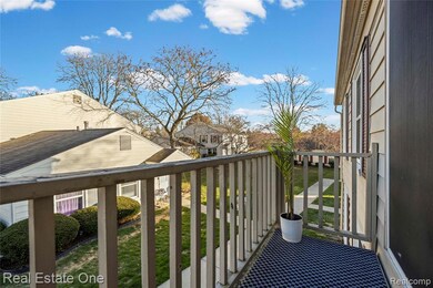 2917 Rockford Ct unit 36D, Lake Orion, MI 48360 - photo 4