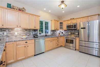 Gorgeous kitchen, granite counter...