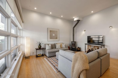 pitkin_creek_condos_12B_interior_living_