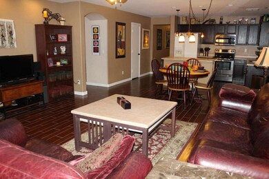 Family Rm to Kitchen