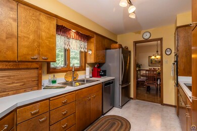 2869 SW Jewell Ave, Topeka, KS 66611 - photo 2