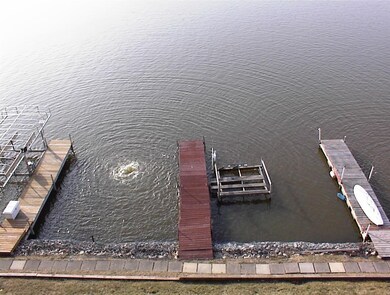 844 Cliffs Dr, Ypsilanti, MI 48198 - photo 2