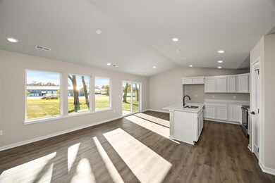 4311 Grover Woods Ln, Des Moines, IA 50317 - photo 4