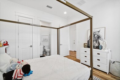 7-web-or-mls-267-log-landing-st