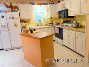 Kitchen w/ island