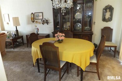 2617 N Fillmore St, Davenport, IA 52804 - photo 4