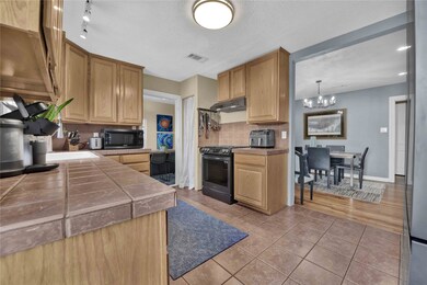 1058 W 43rd St, Houston, TX 77018 - photo 7