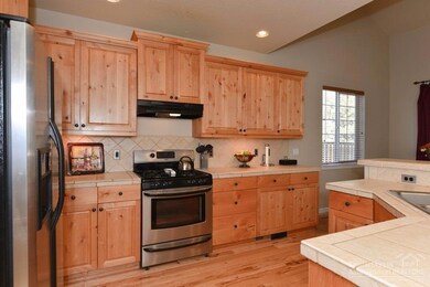 20564 Jacklight Ln, Bend, OR 97702 - photo 5