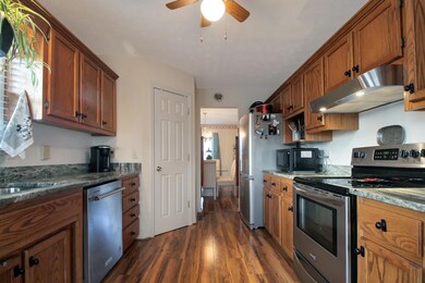 819 Isaac Shelby Cir E, Frankfort, KY 40601 - photo 4