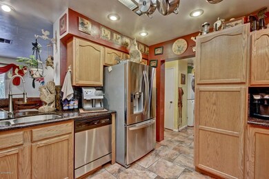 8092 N 16th Ave, Phoenix, AZ 85021 - photo 5