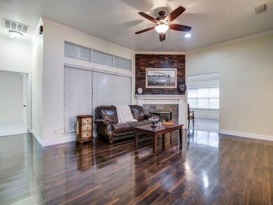 1669 Oak Creek Dr, Hurst, TX 76054 - photo 4