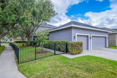 16001 Loneoak View Dr, Lithia, FL 33547 - photo 2