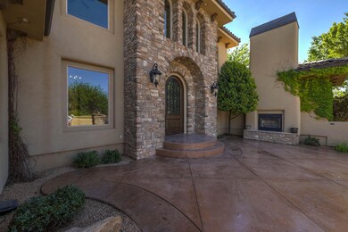 Courtyard w/ Fireplace