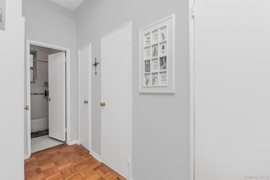 365 Bronx River Rd unit LH, Yonkers, NY 10704 - photo 5