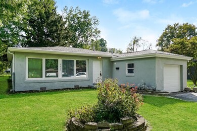 002-photo-front-view-9714604