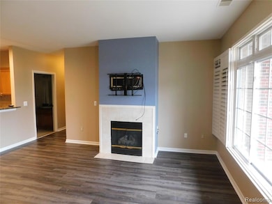 5589 Twin Oaks Dr unit 152, Sterling Heights, MI 48314 - photo 6