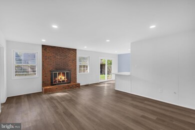 12113 Round Tree Ln, Bowie, MD 20715 - photo 2