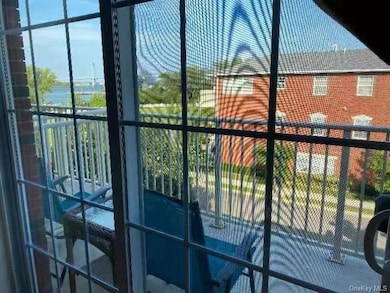 306 Weatherly Place unit 107, College Point, NY 11356 - photo 3