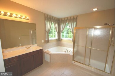 3601 Secret Grove Ct, Dumfries, VA 22025 - photo 5