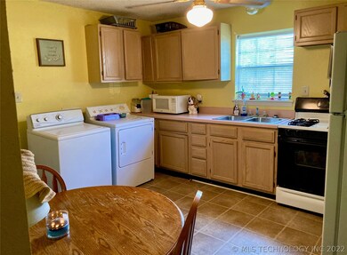 408 W Sequoyah St, Muldrow, OK 74948 - photo 4