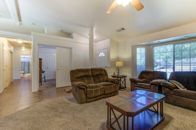 Living Room/Entry