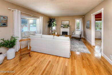 Living Room w/ Decorative Fireplace