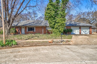 1325 Winding Creek Ct, Moore, OK 73160 - photo 2