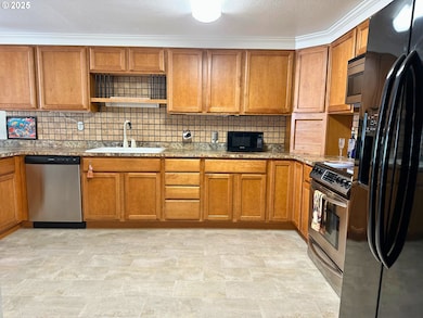 1600 Rhododendron Dr unit 218, Florence, OR 97439 - photo 6