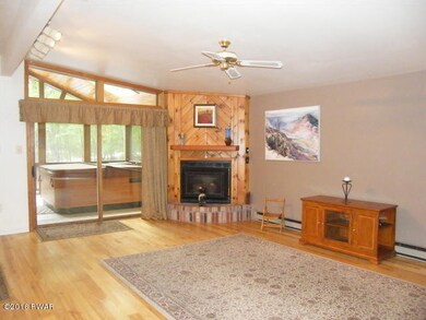 126 Aspen Dr, Milford, PA 18337 - photo 5