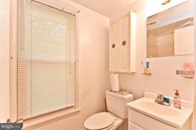 1224 Edenville Dr, District Heights, MD 20747 - photo 2