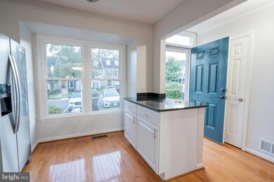 13958 Lightburn Ln, Centreville, VA 20121 - photo 3