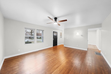 271 Carilla Ln, Columbus, OH 43228 - photo 5