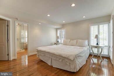 9400 Raintree Rd, Burke, VA 22015 - photo 4