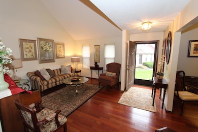 611 Banningway Dr, Columbus, OH 43213 - photo 5