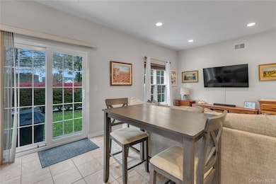 32 Scarborough Dr, Smithtown, NY 11787 - photo 5