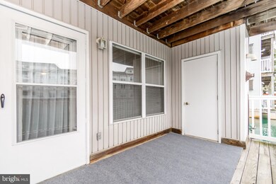 500 Waters Edge Dr unit 500, Newark, DE 19702 - photo 2