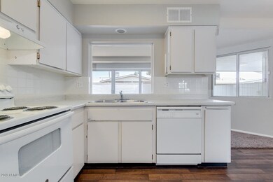 13810 N Silverbell Dr unit 70, Sun City, AZ 85351 - photo 3