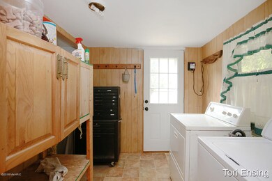 421 Hill St, Ionia, MI 48846 - photo 4