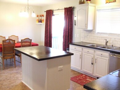 Eat-in kitchen